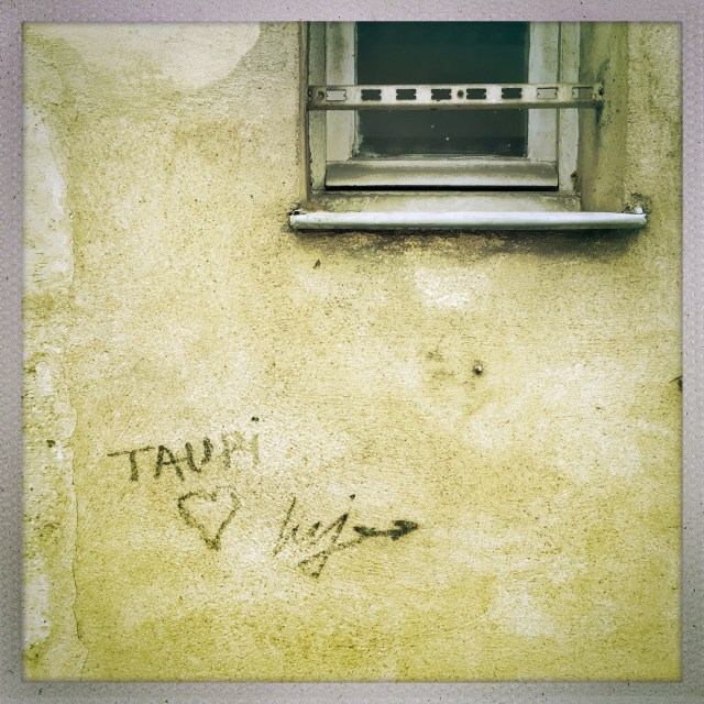 Love City. 8 Rue de l'Avé Maria. 10:53am.