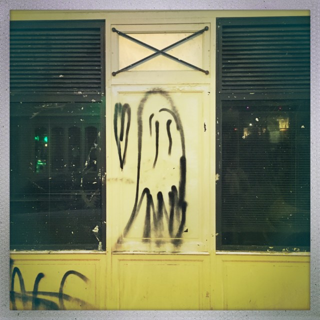 LOVE CITY. 36 Rue du Roi de Sicile. 5:29pm.