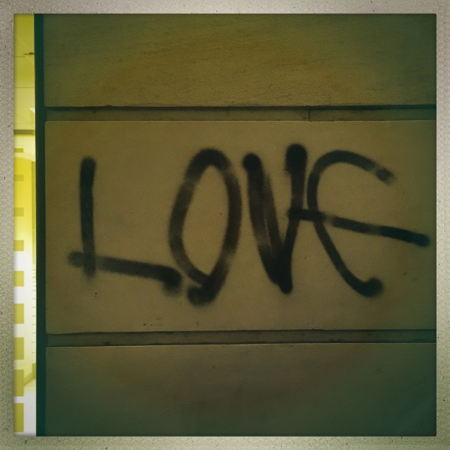 LOVE CITY. 18 Rue du Roi de Sicile. 5:31pm.