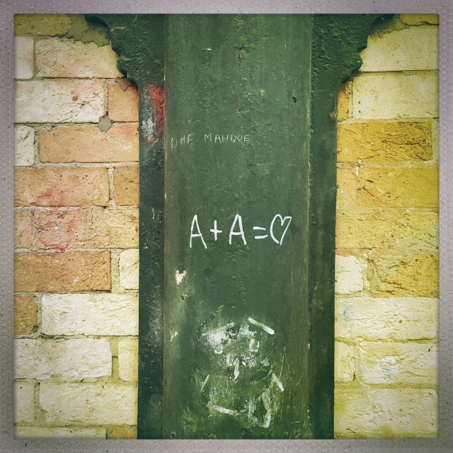 LOVE CITY. 85b Boulevard de Magenta. 4:03pm.