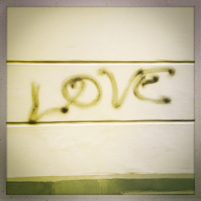 Love City. 11 Rue du Chemin Vert. 2:01pm.