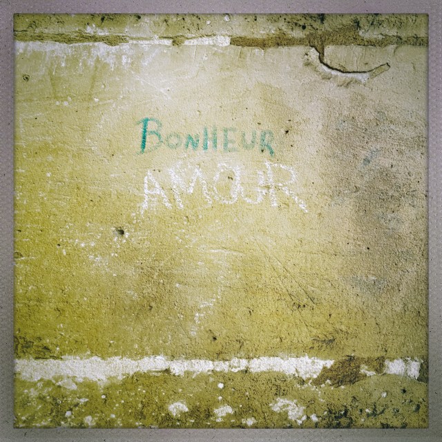 Love City. Place des Vosges. 3:23pm.