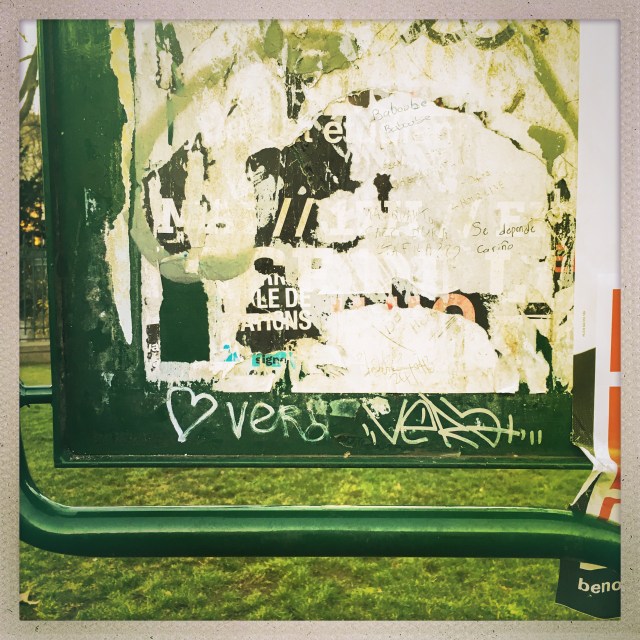 Love City. Square de l'Abbé Migne. 5:06pm.